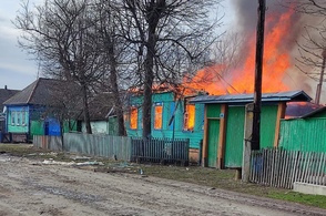 В Курской области загорелся жилой дом в результате обстрела ВСУ