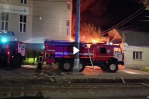 В Курске ночью произошёл пожар в магазине сантехники
