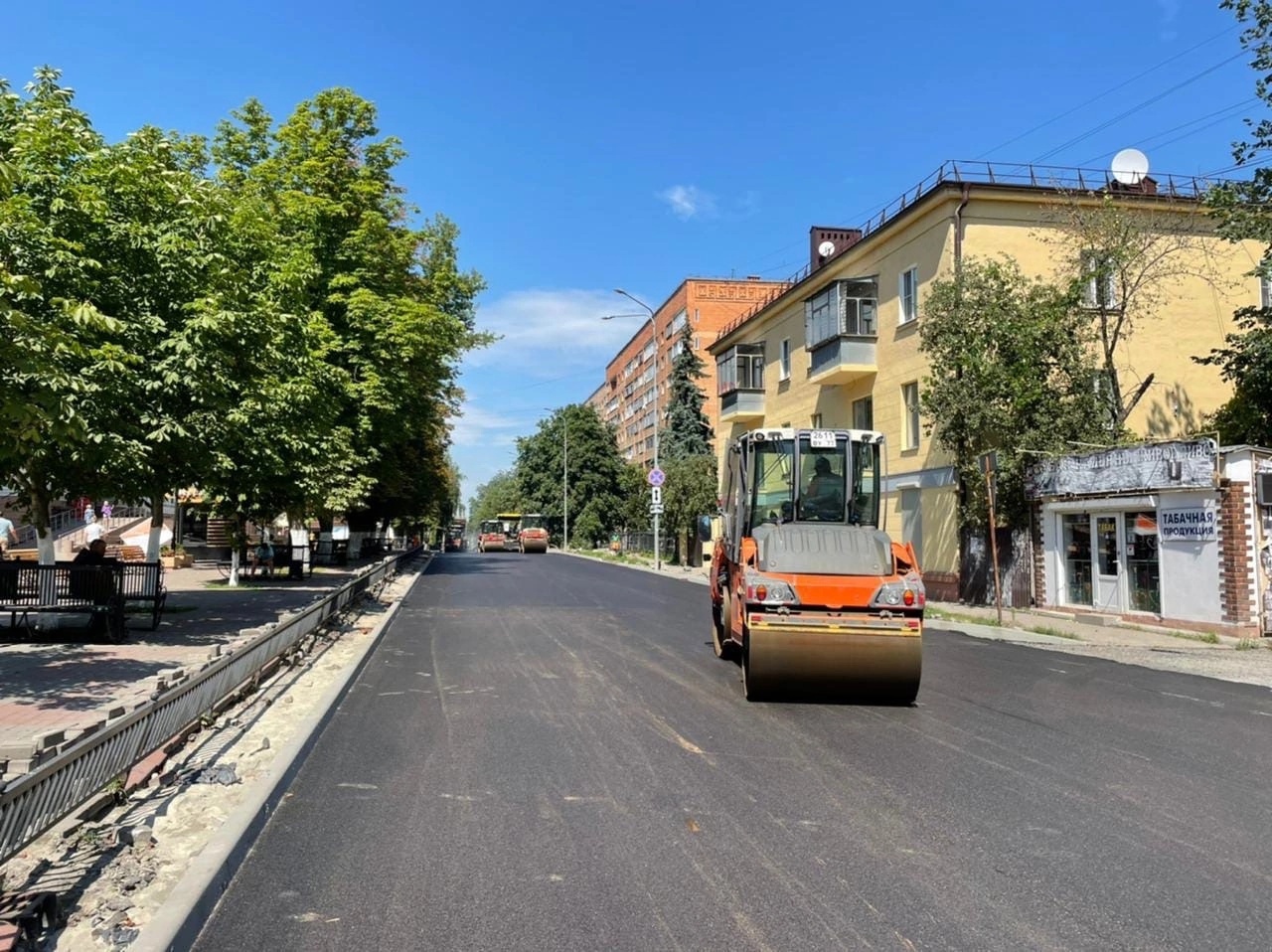В Курске продолжается ремонт дороги на улице Щепкина