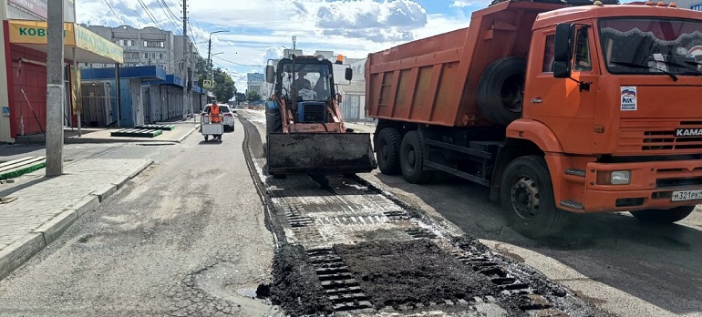 В Курске занялись ремонтом дороги на улице Сосновской