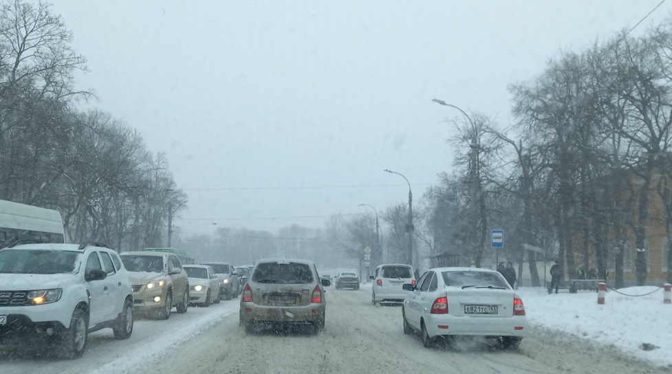 Курские дорожники не справляются со снегом