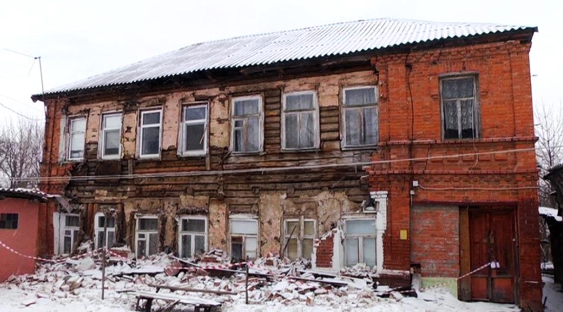 В Курске за обрушение стены частного дома могут наказать застройщика