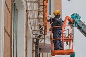 В Курске приступили к демонтажу запрещенных вывесок