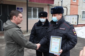 Жителю Курска вручили награду за спасение молодого парня