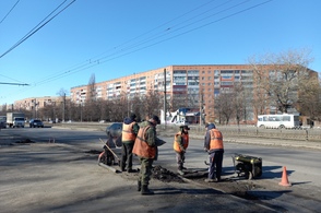 Курские дорожники продолжают ямочный ремонт