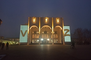 В Курске ещё одно здание украсил патриотический плакат