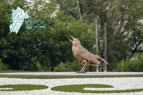 В Курске появилась двухметровая фигура соловья