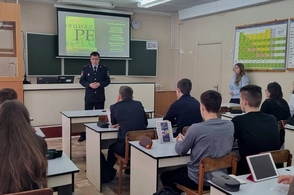 Курские полицейские провели беседу со старшеклассниками