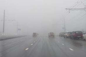 Курск накрыло плотным туманом