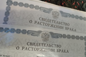 Курский губернатор сообщил, что развёлся с супругой