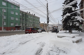 В Курске продолжается борьба со снежной стихией