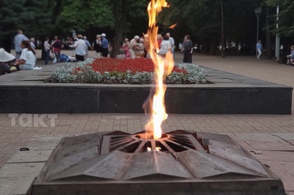 Курянка осквернила "Вечный огонь" прямо в центре города