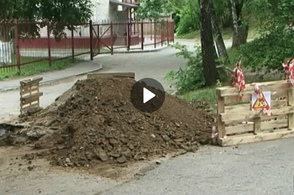 В Курске жители дома не могут разобраться, почему происходят какие-то работы у них во дворе без их согласия