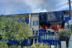 В Курской области комиссия обследует пострадавший от обстрела многоквартирный дом