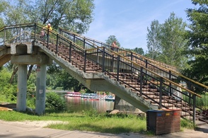 В Курске продолжается многомиллионный ремонт моста в парковой зоне