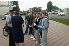 В Курской области напоминают водителям об осторожности вблизи образовательных учреждений
