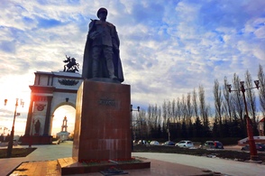 В Курске возобновили работы по реставрации памятника Жукову