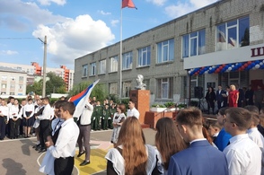 В Курске открыли мемориальную доску герою России Артуру Лапшину
