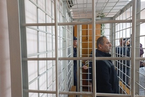 Владельца киоска с шаурмой где массово отравились куряне отпустили в зале суда