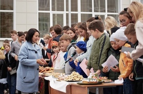 В Курской школе прошла благотворительная ярмарка