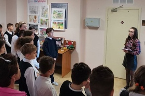 Для курских школьников организовали экскурсию в архив комитета ЗАГС
