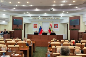 На заседании в Курской областной Думе обсуждают внесение новых законопроектов