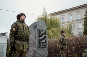 В Курском образовательном учреждении открыли памятный знак &laquo;Защитники Отечества&raquo;