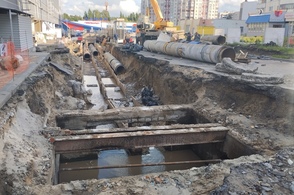 В Курске на Нижней Набережной выявлено повреждение тепломагистрали