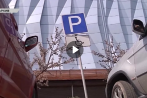 В Курске сотрудники Госавтоинспекции активно борются с автолюбителями, которые неправильно паркуются