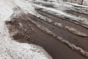 В Курском районе жители д.Зорино жалуются на состояние дороги