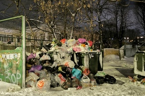 В Курске мусорные контейнеры в ужасном состоянии