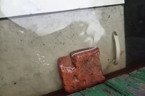 У курянки талые воды заливают дом