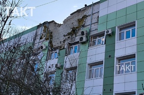 Вокруг поврежденной 6-й поликлиники множество обломков