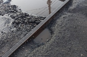Куряне жалуются на дорогу возле Центрального рынка