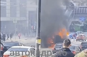 В Курске возле Центрального рынка загорелись два авто