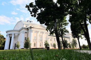 В Курске от клещей обработали парк Железнодорожников и сквер Героев 16-й воздушной армии