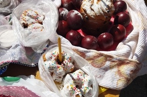 Куряне активно готовятся к Пасхе и освящают куличи