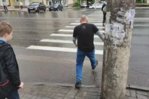 Куряне после дождя на ул. Дзержинского устроили прыжки в длину