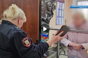 Курские полицейские раскрыли аферу мошенников прямо на глазах у их жертвы