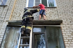 В Щиграх ребенок хотел выйти на улицу через окно