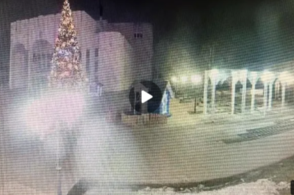 В Курске от рук вандалов пострадала Театральная площадь