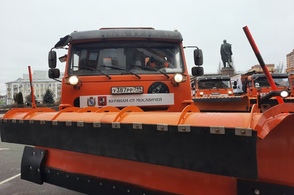 В Курск прибыло несколько единиц дорожной и уборочной техники