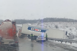 В Курске из-за обильного снегопада увеличивается число аварий на проезжей части