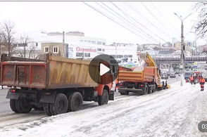 В Курске усилили работу по уборке снежных наносов на городских улицах