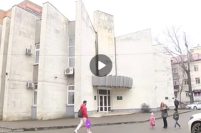 "Храм Гименея" Куряне обратили внимание на ветхий фасад Центрального городского ЗАГСа