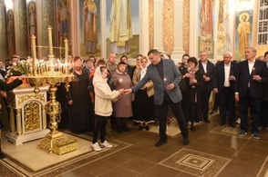 Глава Курской области принял участие в пасхальном богослужении