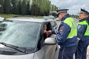 Курским автолюбителям за рулем вручали георгиевские ленточки