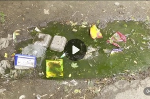 Куряне жалуются на дележку должностных обязанностей ряда управляющих компаний, живя возле мусорного смрада