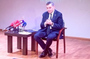 Куряне поздравляют губернатора Александра Хинштейна