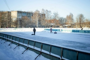 В Курске возле школы №56 открылся сезонный ледовый каток